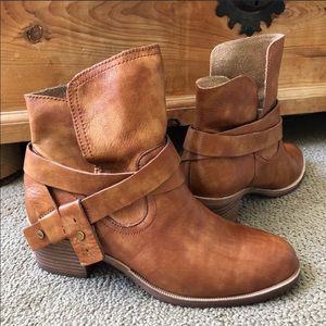 UGG Elora leather ankle boots sz 7